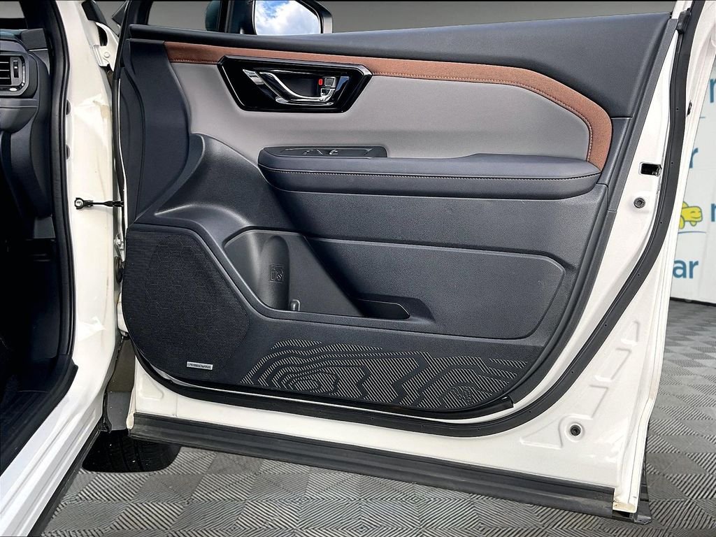 Used 2025 Crystal White Pearl Subaru Sport image 11