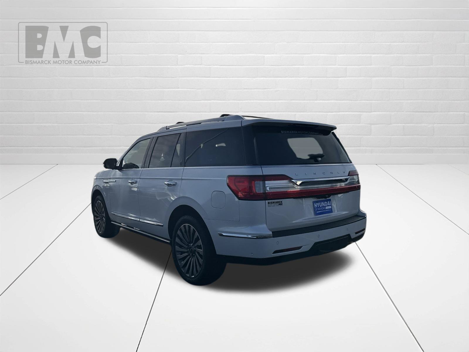Used 2019 White Lincoln Reserve image 4