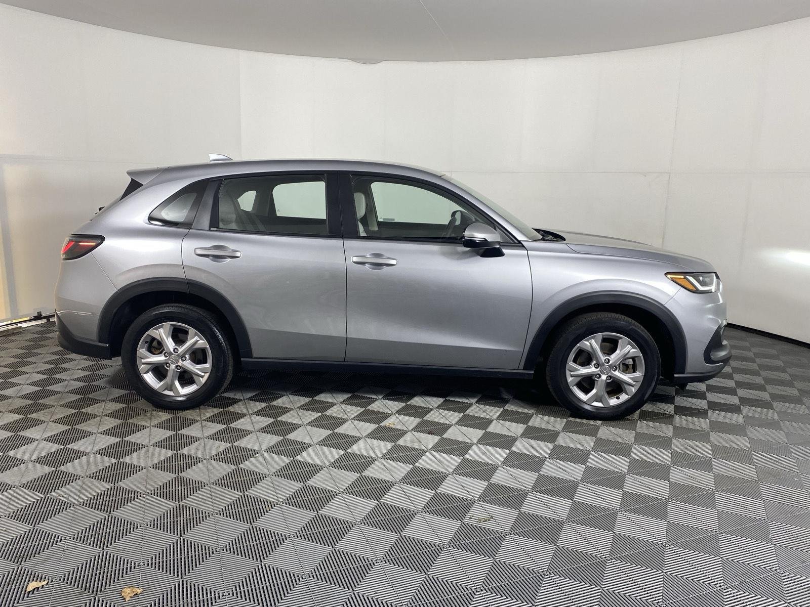 Used 2024 Lunar Silver Metallic Honda LX image 9