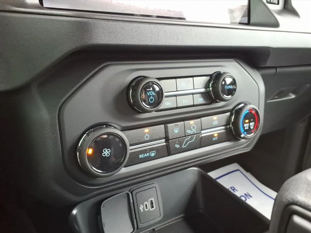 New 2026 Oxford White Ford Base image 22