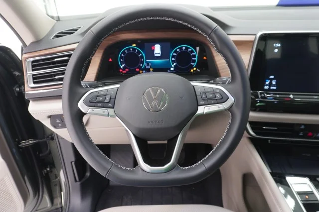 New 2026 Avocado Green Pearl Volkswagen 2.0T SE w/Technology image 26