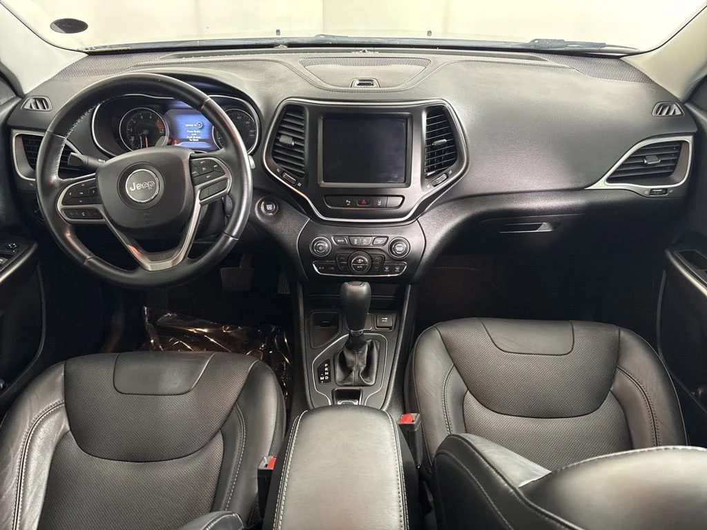 Used 2021 Gray Jeep Latitude Lux image 14
