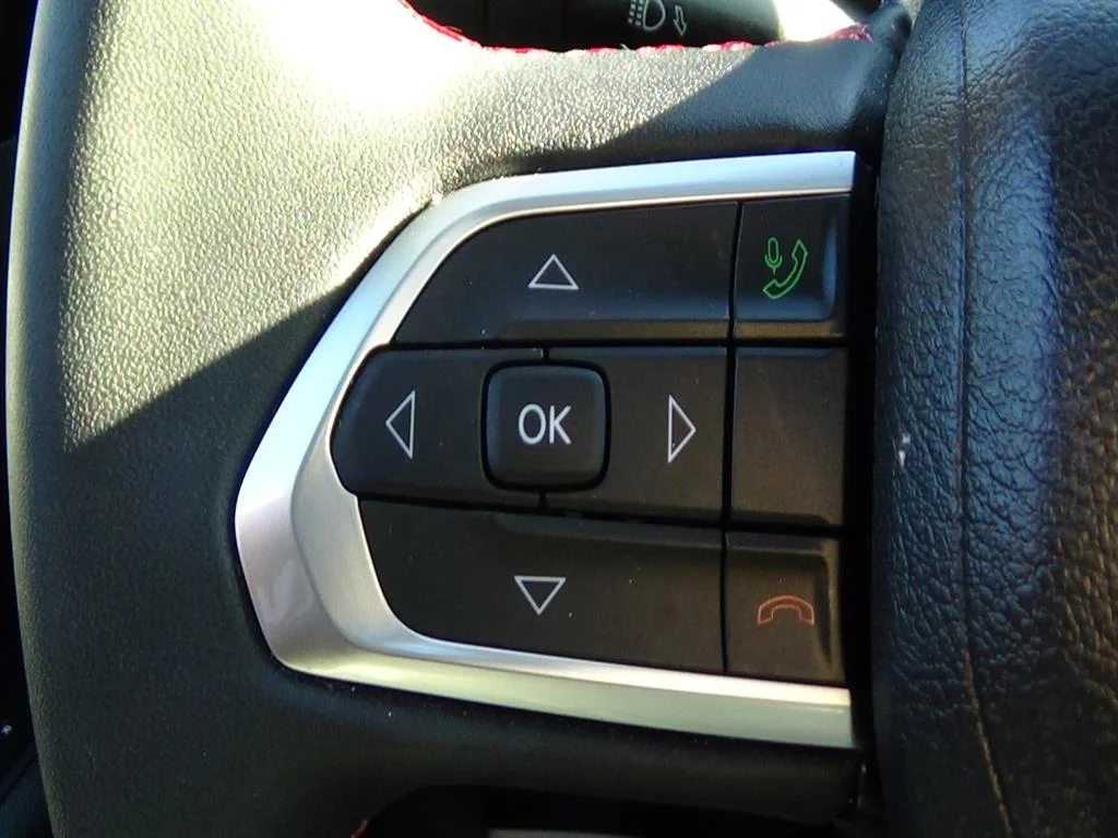 Used 2024 Bright White Clear Coat (pw7) Jeep Trailhawk image 25