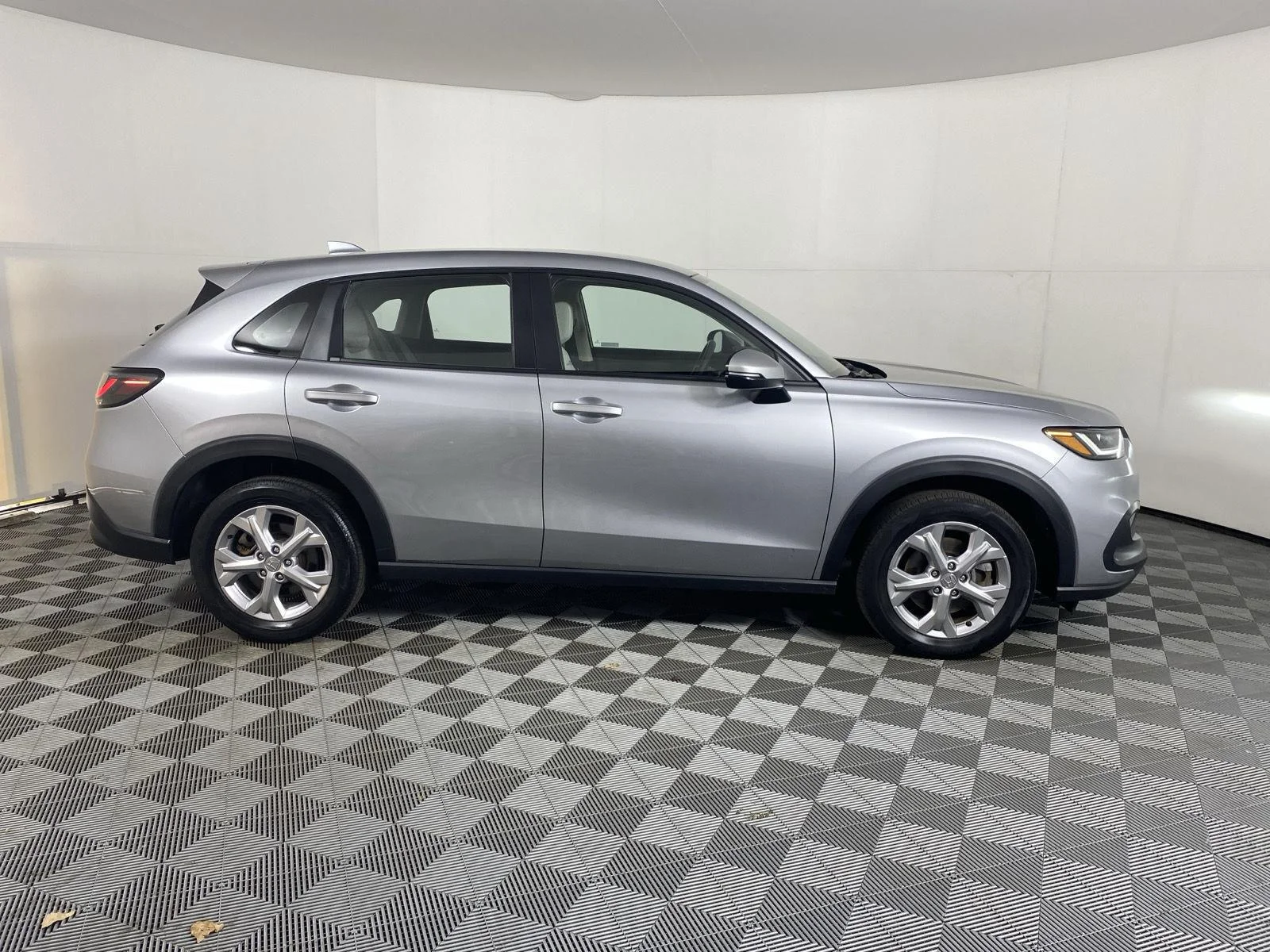 Used 2024 Lunar Silver Metallic Honda LX image 9