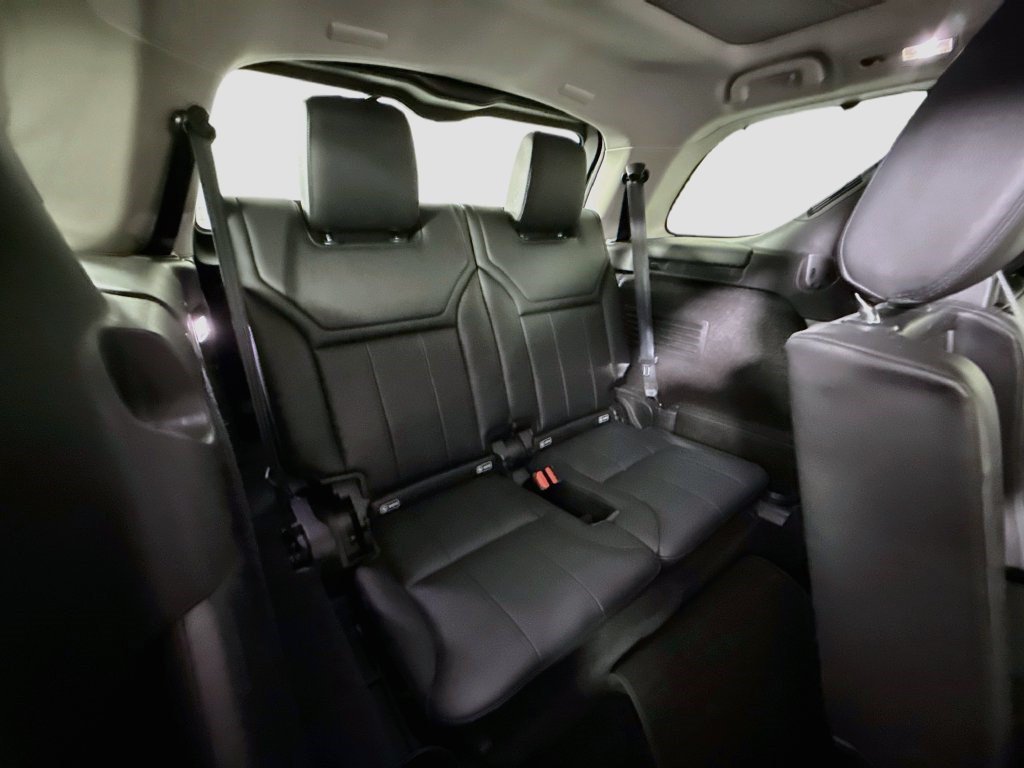 Used 2018 Narvik Black Land Rover HSE image 38