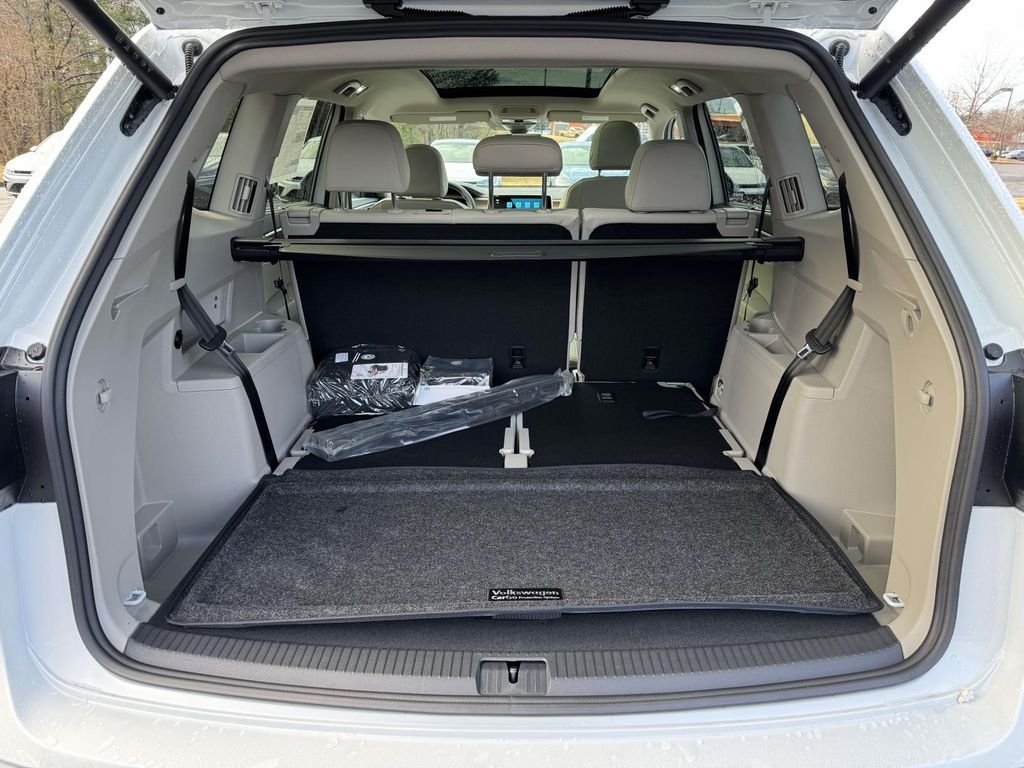 New 2026 White Volkswagen 2.0T SE w/Technology image 29