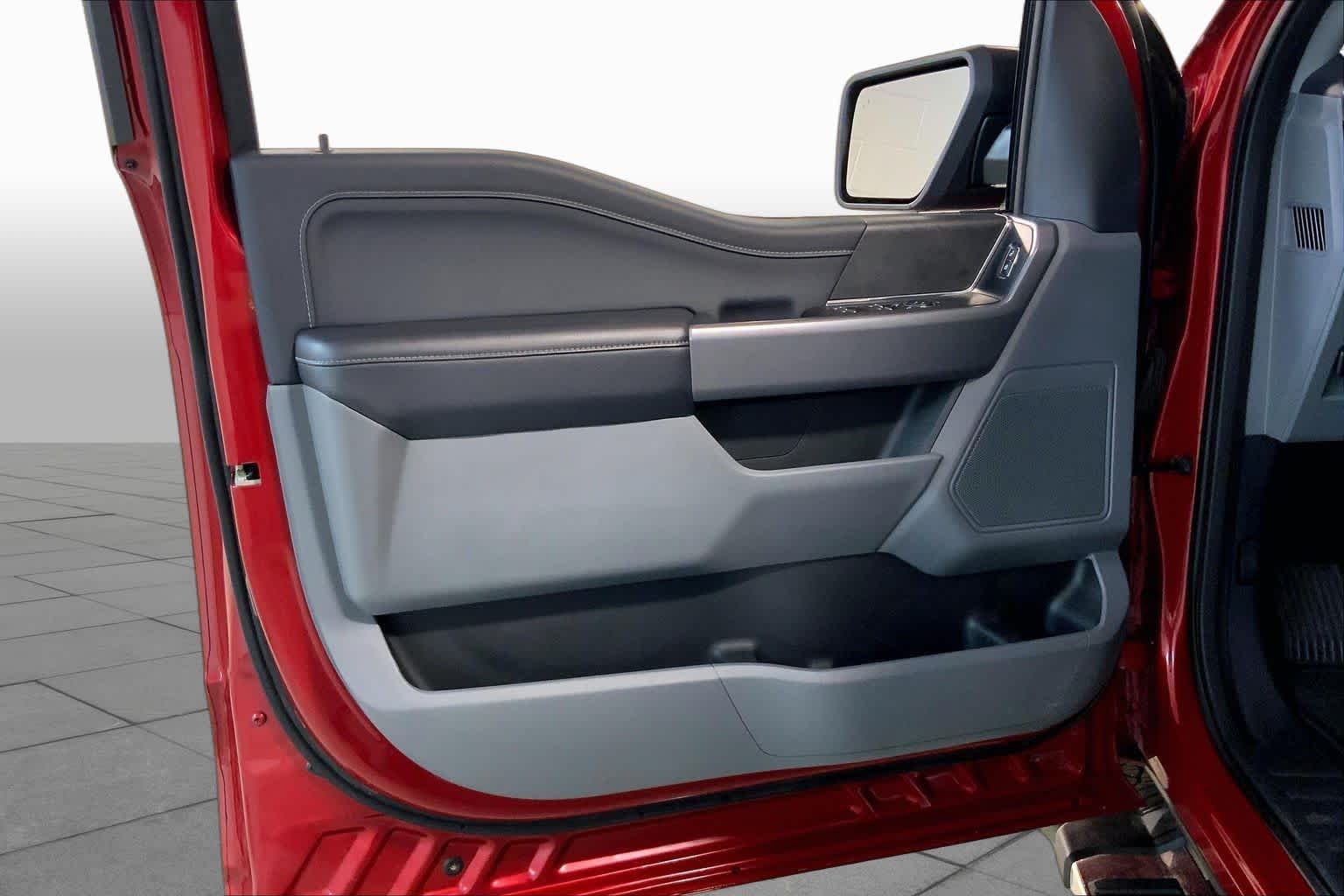 Used 2025 Rapid Red Metallic Tinted Clearcoat Ford XLT image 35