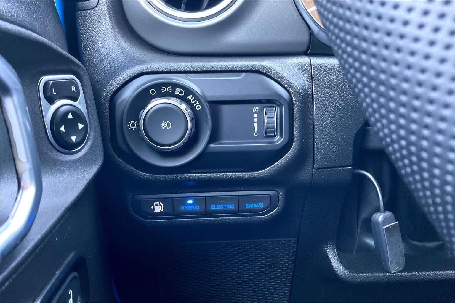 Used 2023 Hydro Blue Pearlcoat Jeep Rubicon image 34