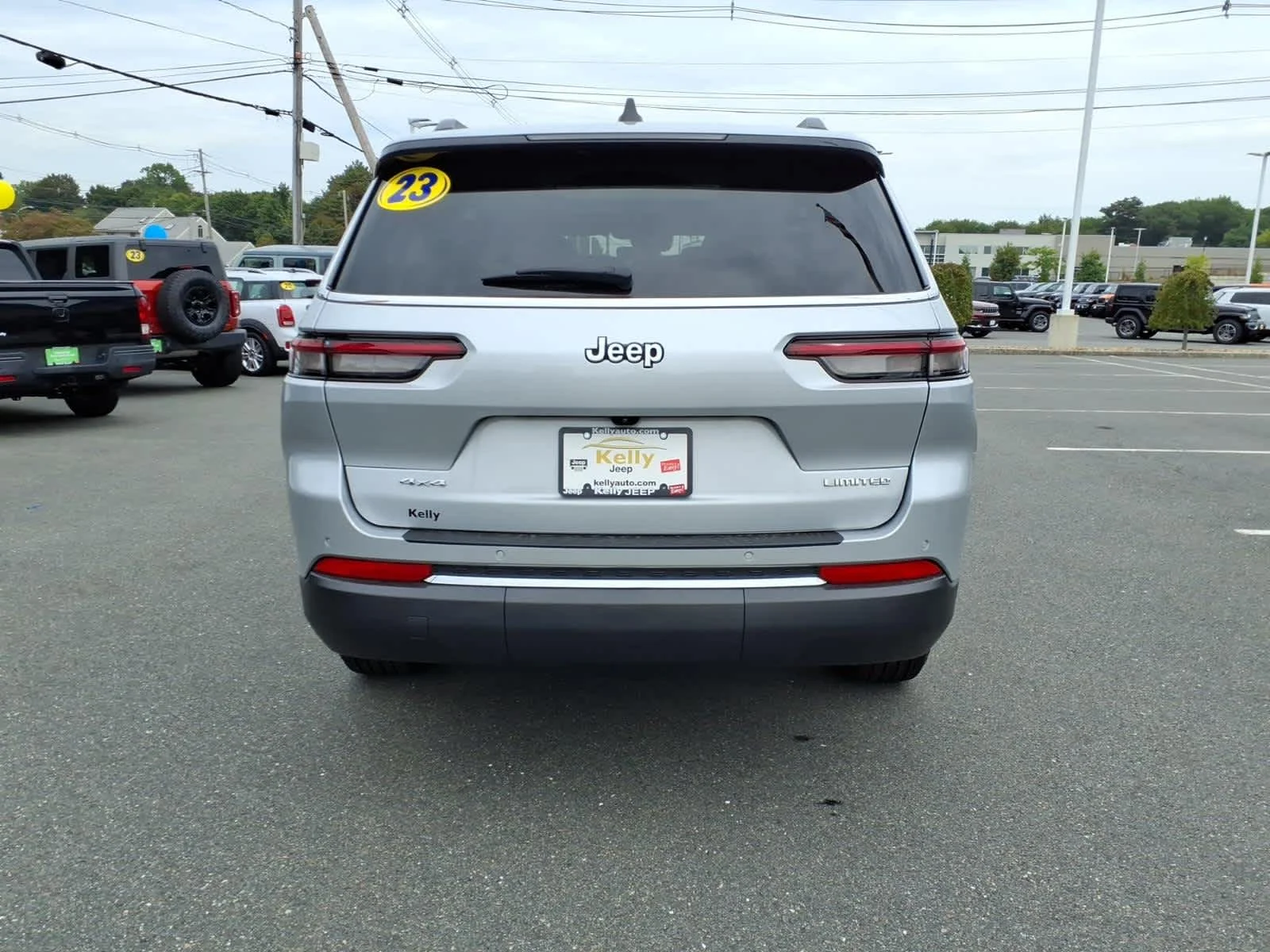 Used 2023 Silver Zynith Jeep Limited image 9