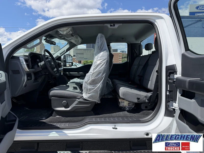 New 2026 Oxford White Ford XL image 11