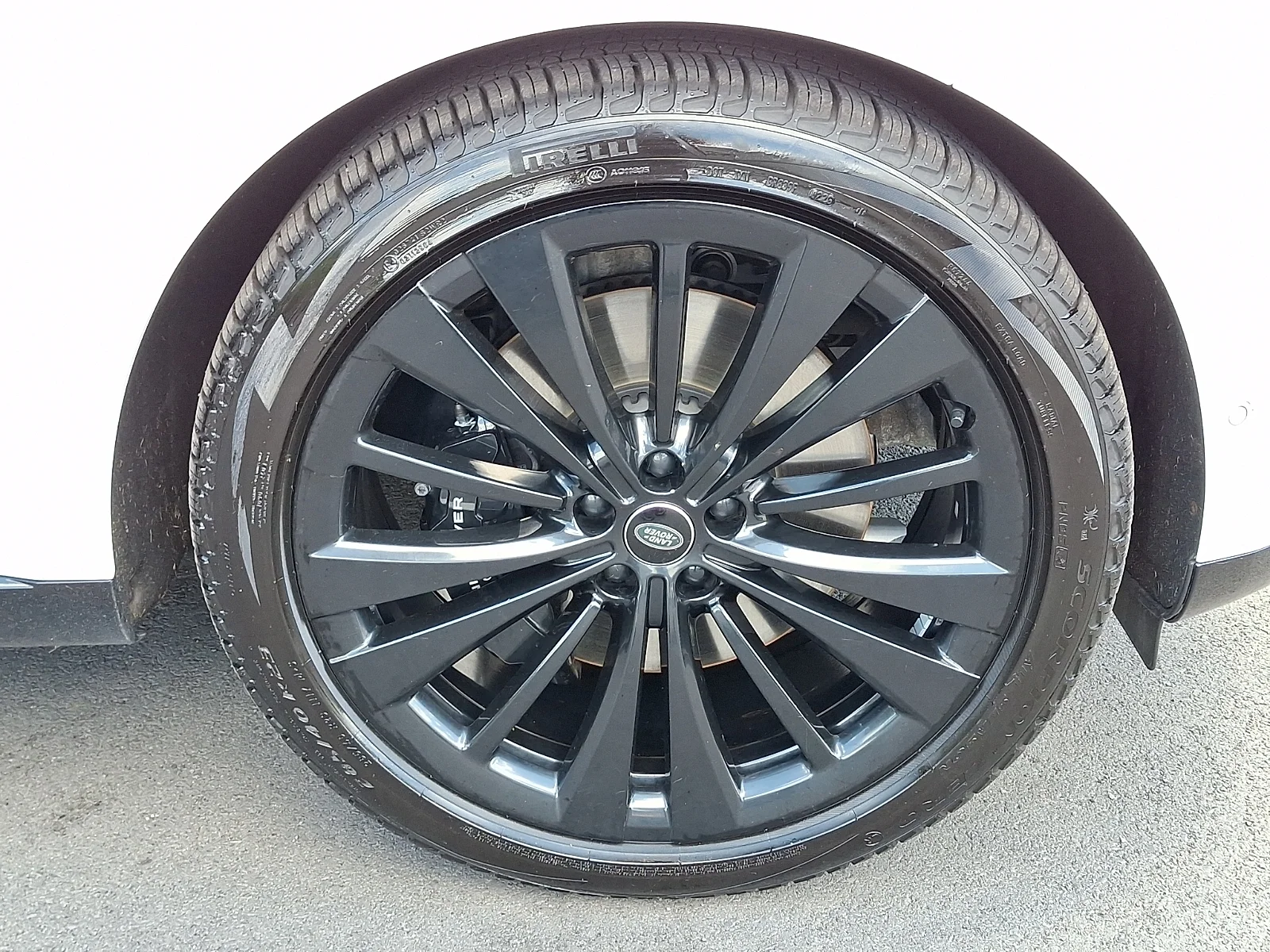 Certified Used 2023 Fuji White - 1AA Land Rover Autobiography image 12