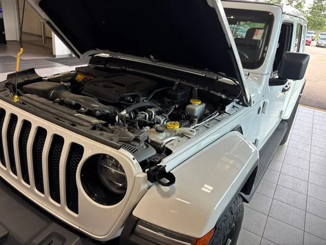 Used 2022 Bright White Clearcoat Jeep Unlimited Sahara Altitude image 17