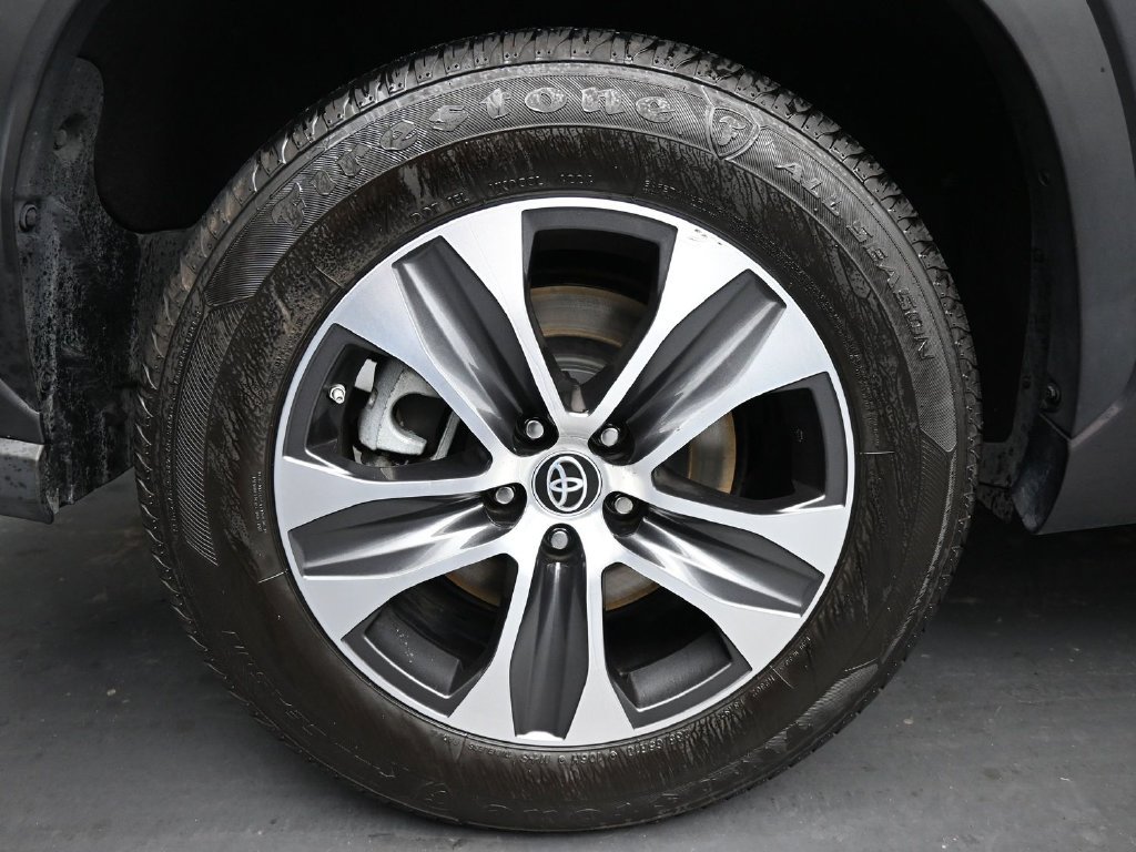 Used 2022 Gray Toyota XLE image 10