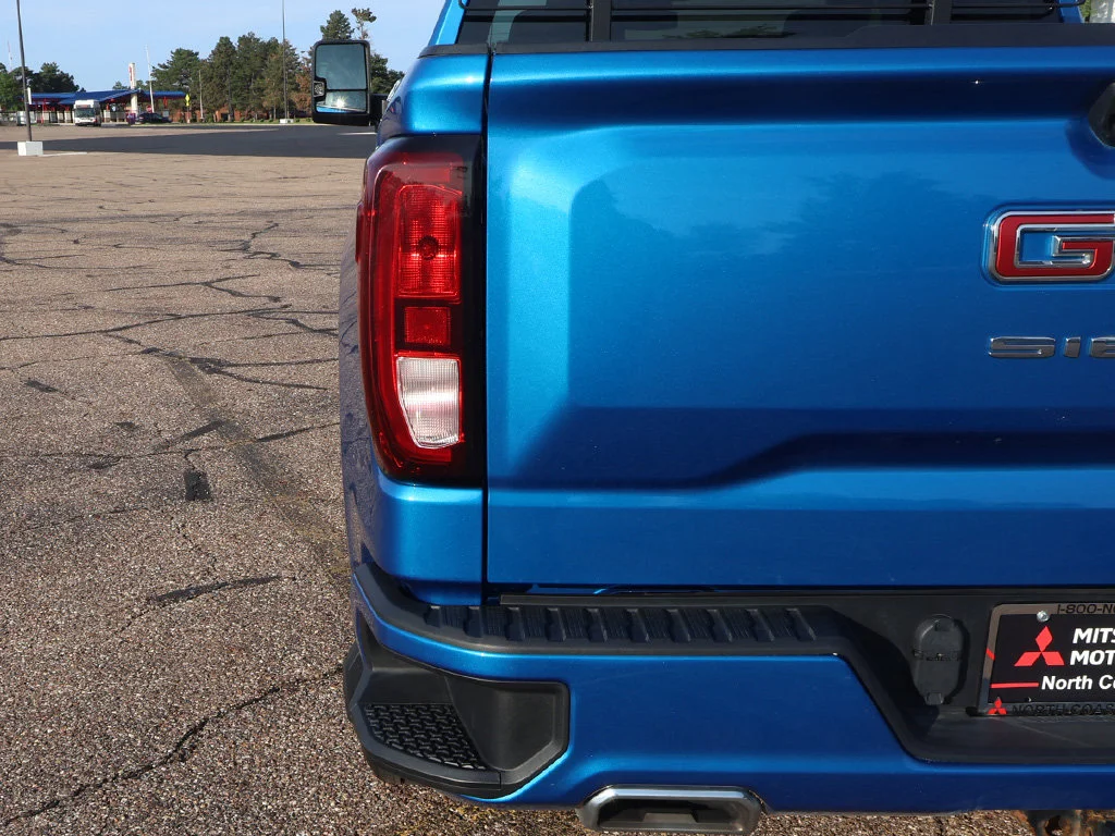 Used 2023 Dynamic Blue Metallic GMC Elevation image 15