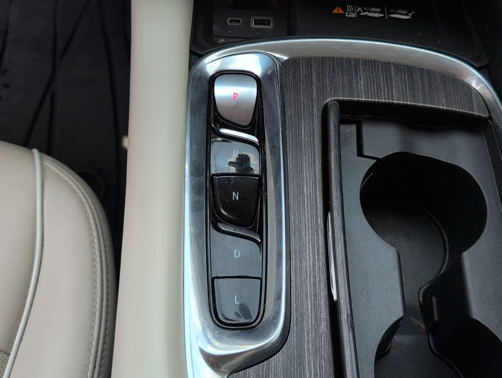 Used 2024 Moonstone Gray Metallic Buick Avenir image 21