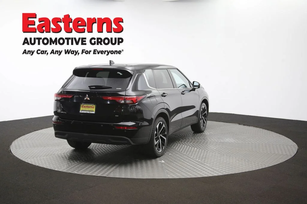 Used 2024 Black Mitsubishi SE image 39