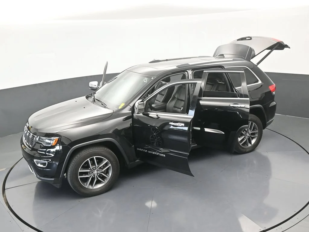 Used 2017 Diamond Black Crystal Pearlcoat Jeep Limited image 64