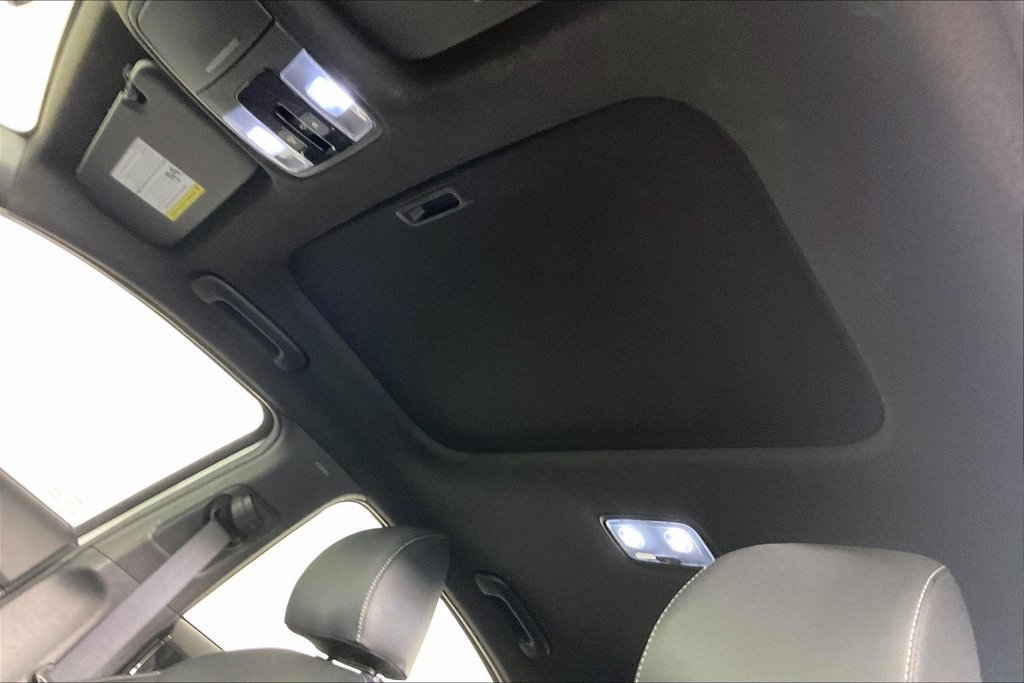Used 2024 White Kia GT-Line image 4