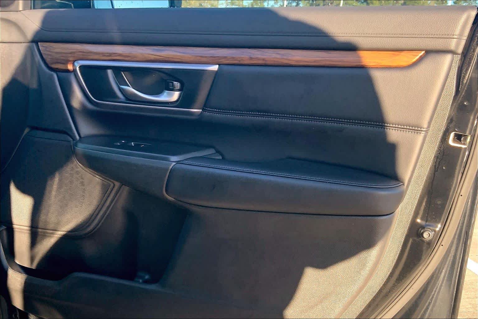 Used 2018 Crystal Black Pearl Honda EX-L image 22