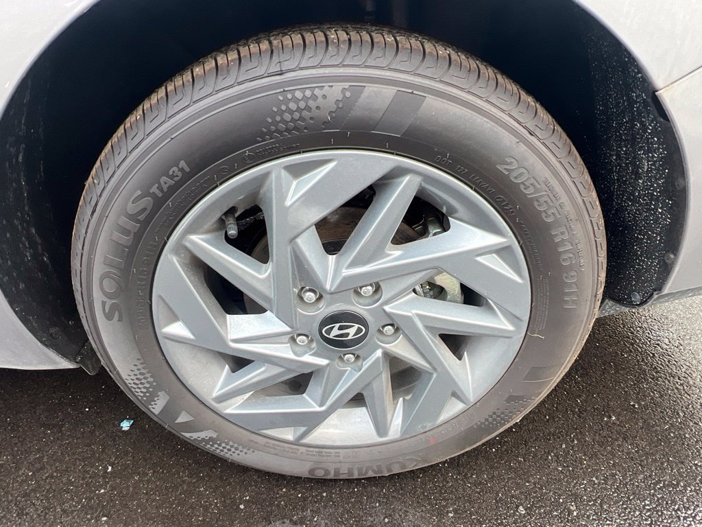 Certified Used 2025 Silver Hyundai Blue image 11