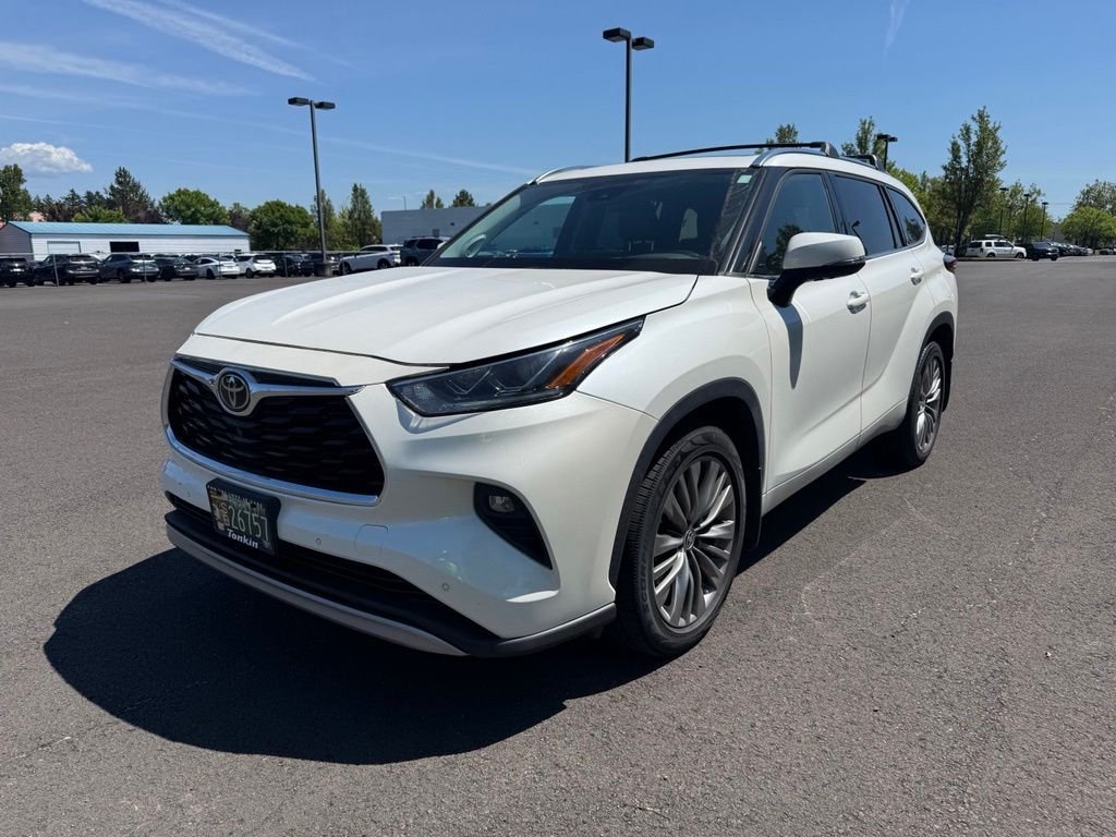 Used 2021 Blizzard Pearl Toyota Platinum image 3