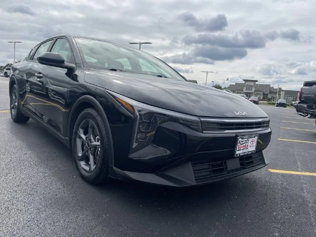 2025 Kia K4 LXS - Photo 10