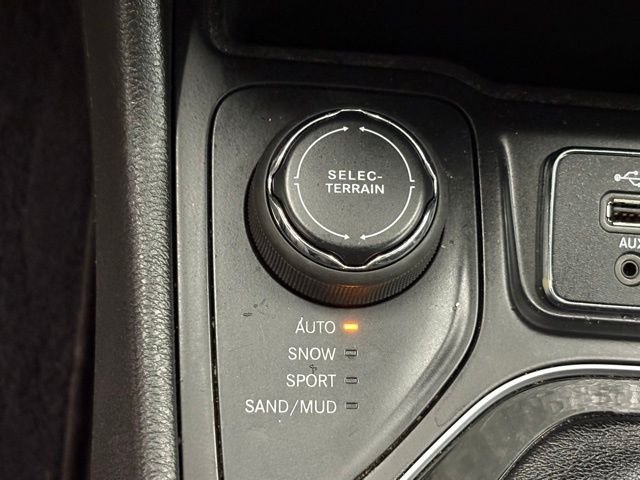 Used 2019 Black Jeep Limited image 25