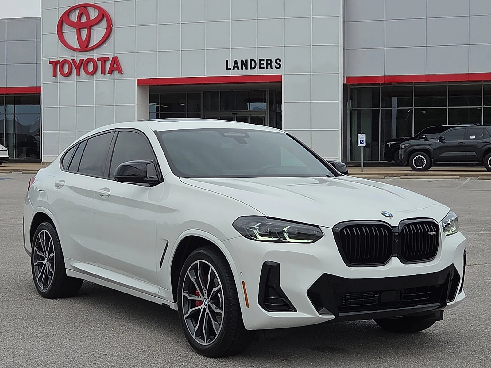 2023 BMW X4 M40i's photo