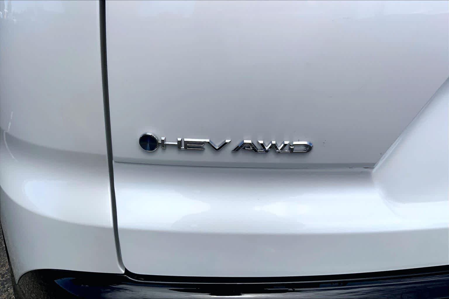 Used 2025 Oxygen White Toyota XLE image 10