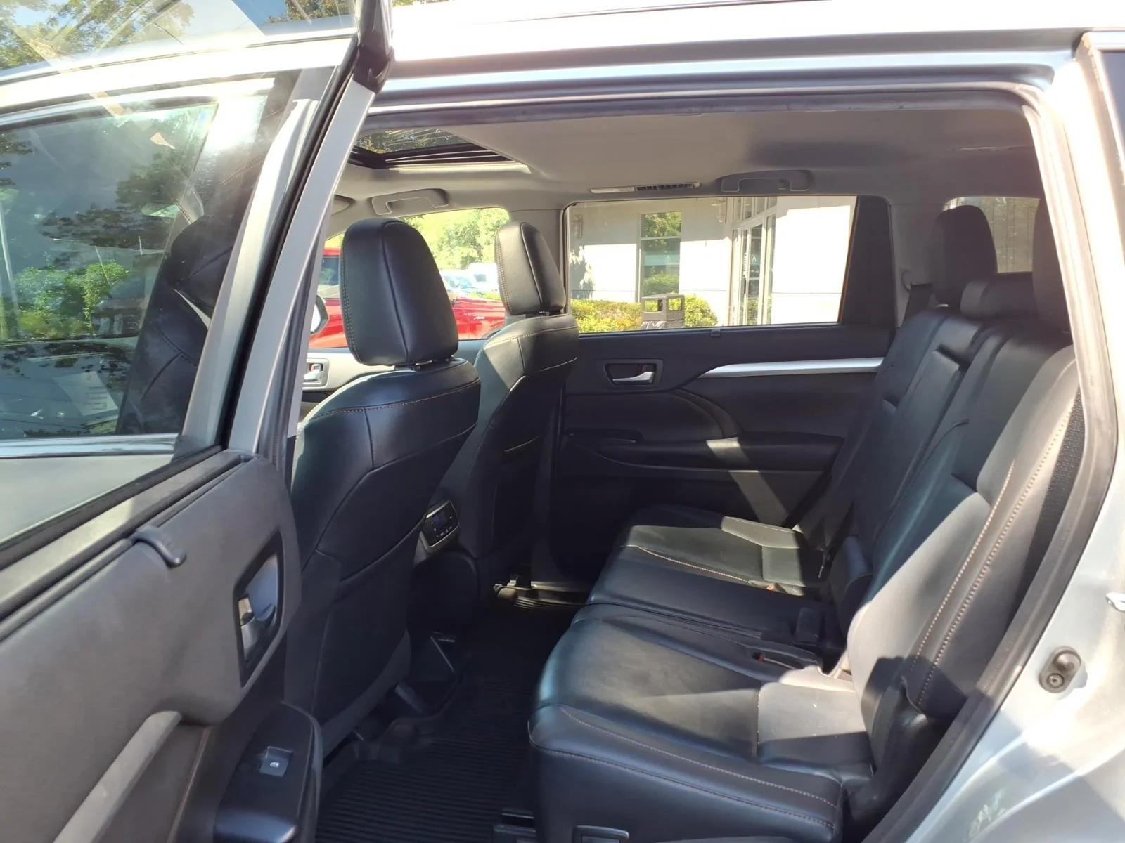 Used 2019 Celestial Silver Metallic Toyota XLE image 14
