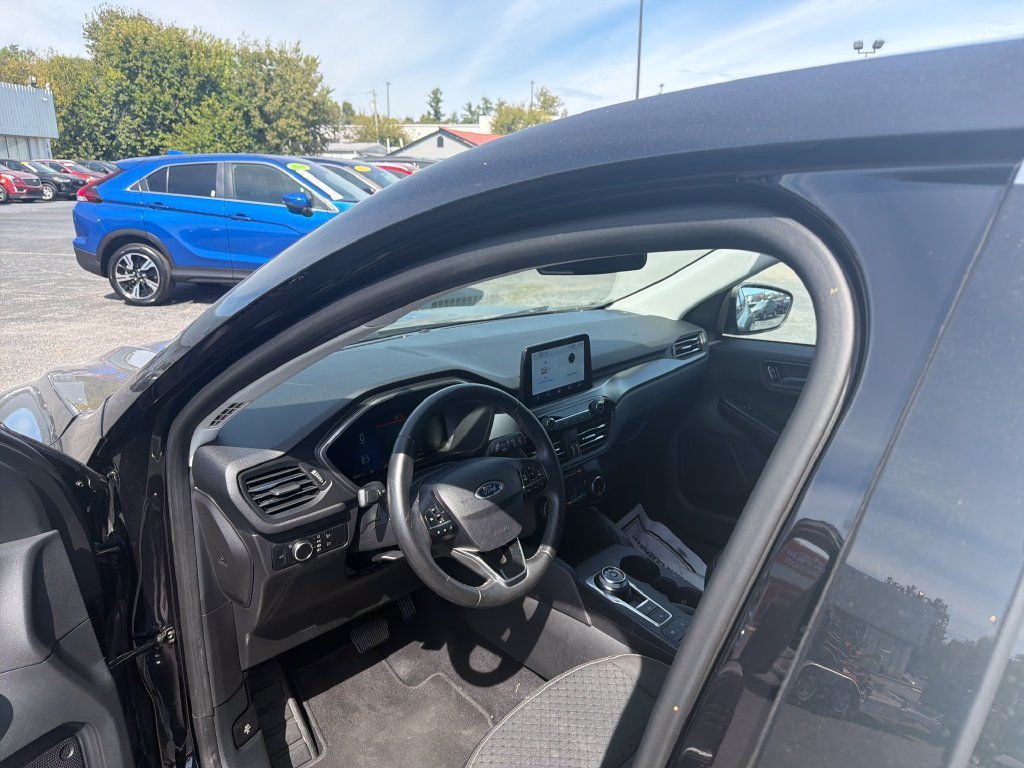 Used 2023 Black Metallic Ford Active image 15