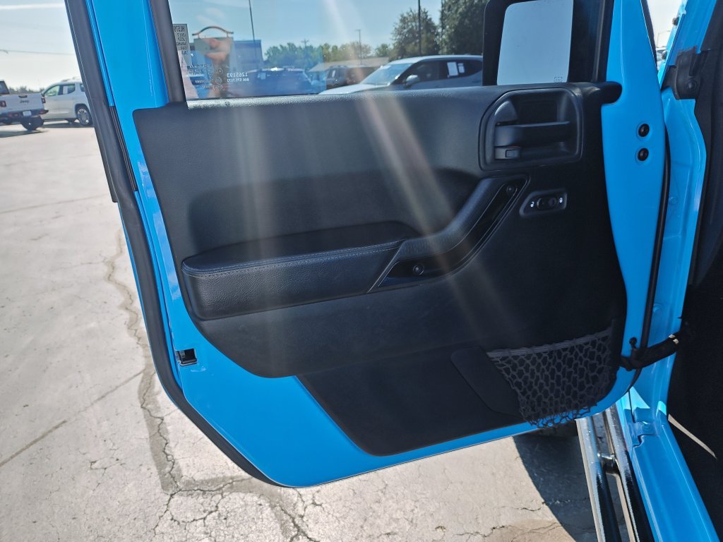 Used 2017 Blue Jeep Sahara image 12