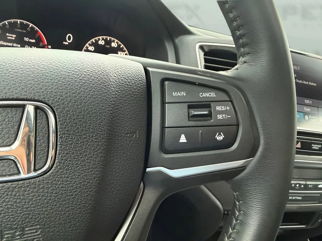 Used 2025 Black Honda RTL image 23