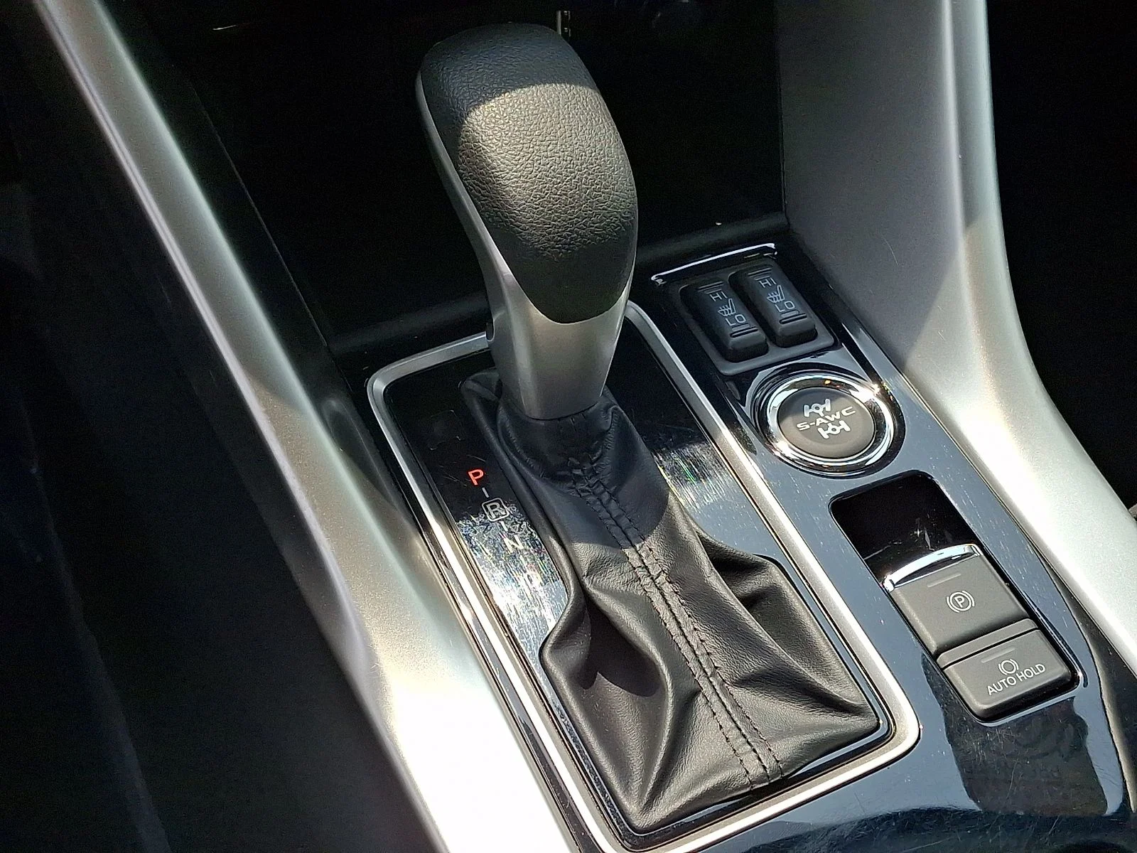 Used 2023 White Mitsubishi SE image 14