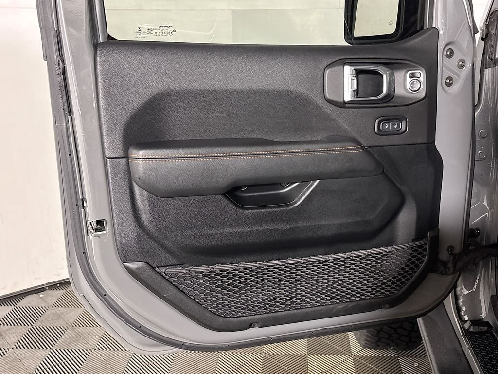 Used 2021 Gray Jeep Mojave image 10