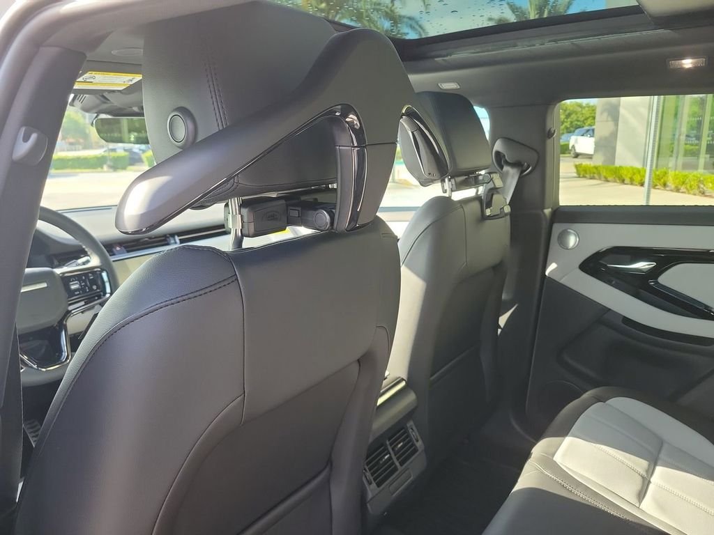 2026 Land Rover Range Rover Evoque Dynamic SE - Photo 17
