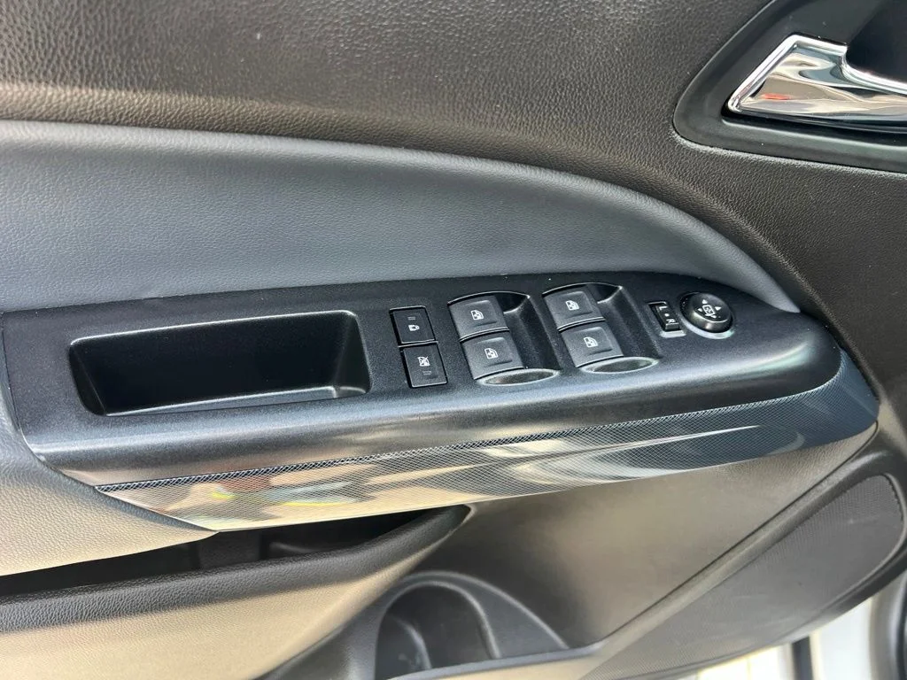 Used 2021 White Chevrolet Z71 image 22