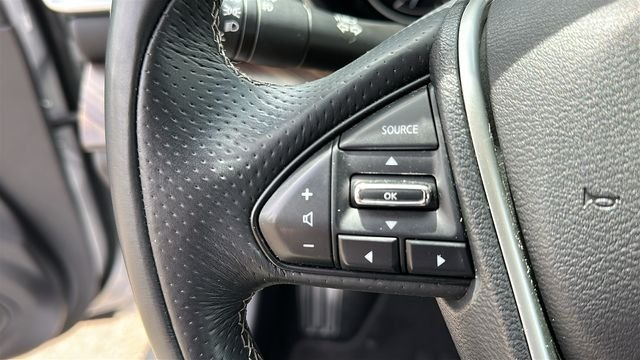 Used 2018 Silver Nissan Platinum image 13