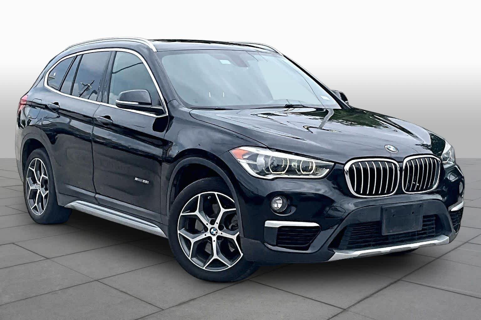 Used 2018 Black Sapphire Metallic BMW sDrive28i image 2