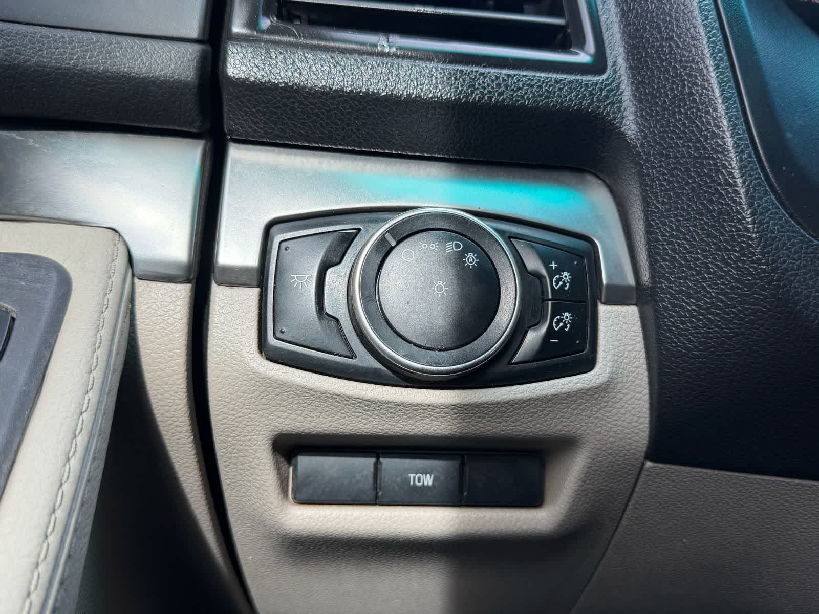 Used 2014 Oxford White Ford Base image 13