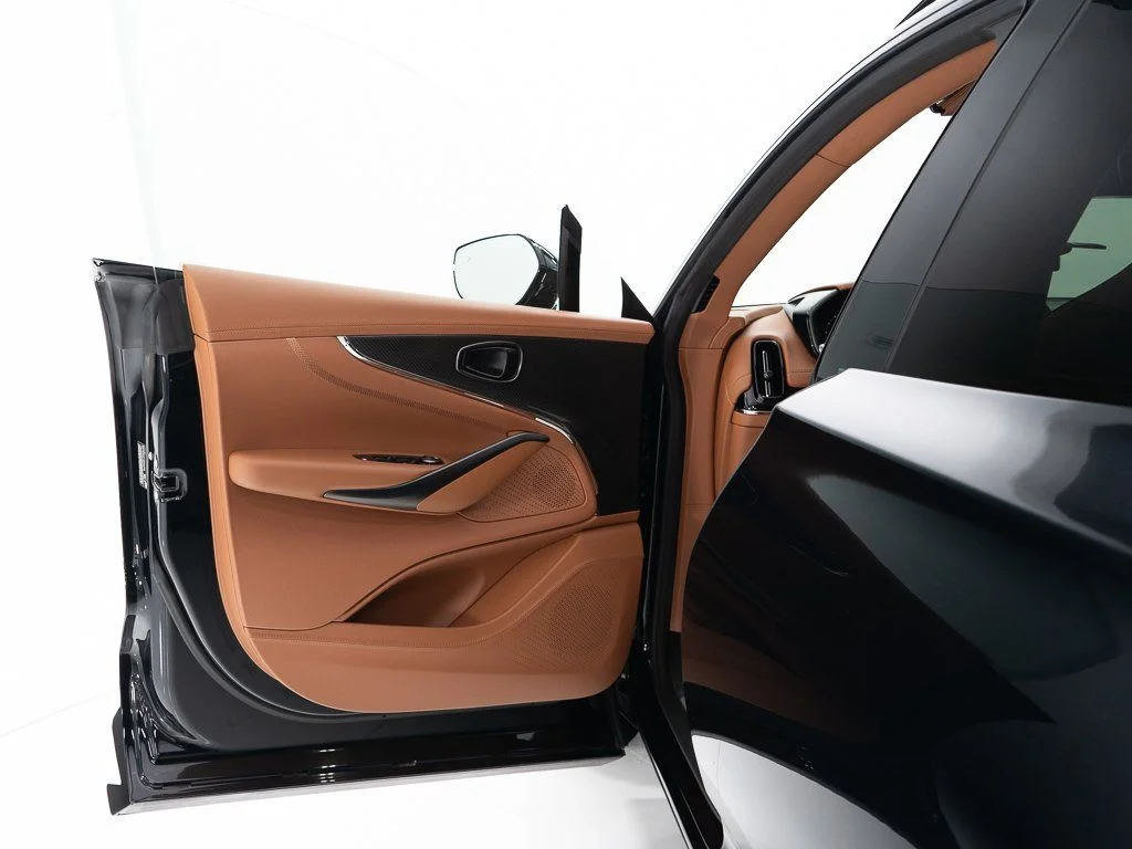 New 2026 Q Oberon Black Aston Martin 707 image 10