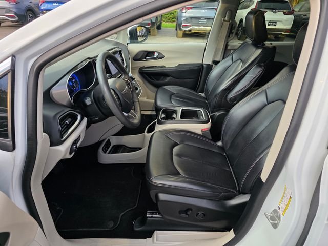 Used 2023 Bright White Clearcoat Chrysler Touring L image 16