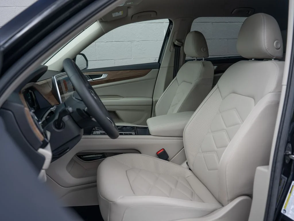 New 2026 Black Volkswagen 2.0T SE w/Technology image 8