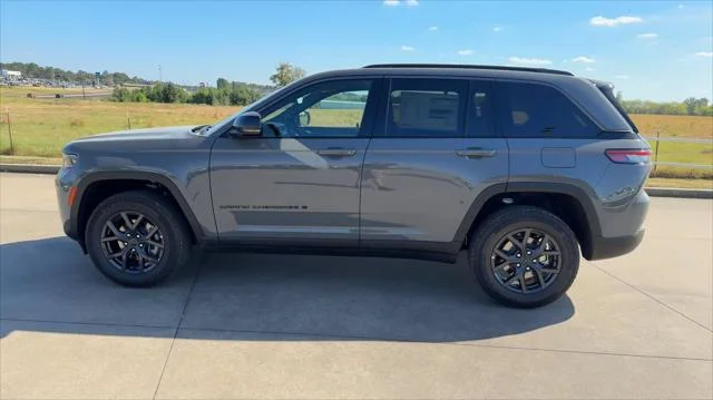 New 2027 Sting-Gray Clear-Coat Paint Jeep Altitude image 6