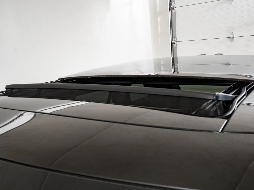 New 2026 Santorini Black Metallic Land Rover Dynamic SE image 14
