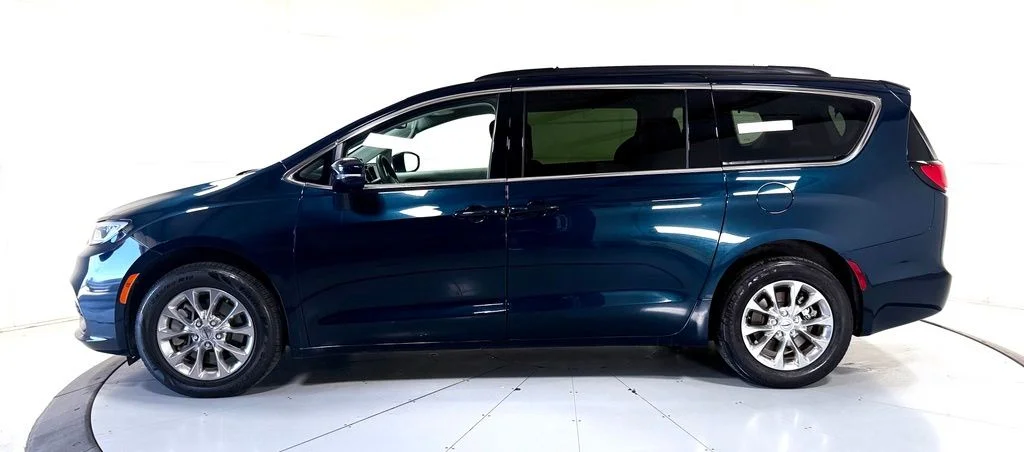 Used 2022 Blue Chrysler Touring L image 8
