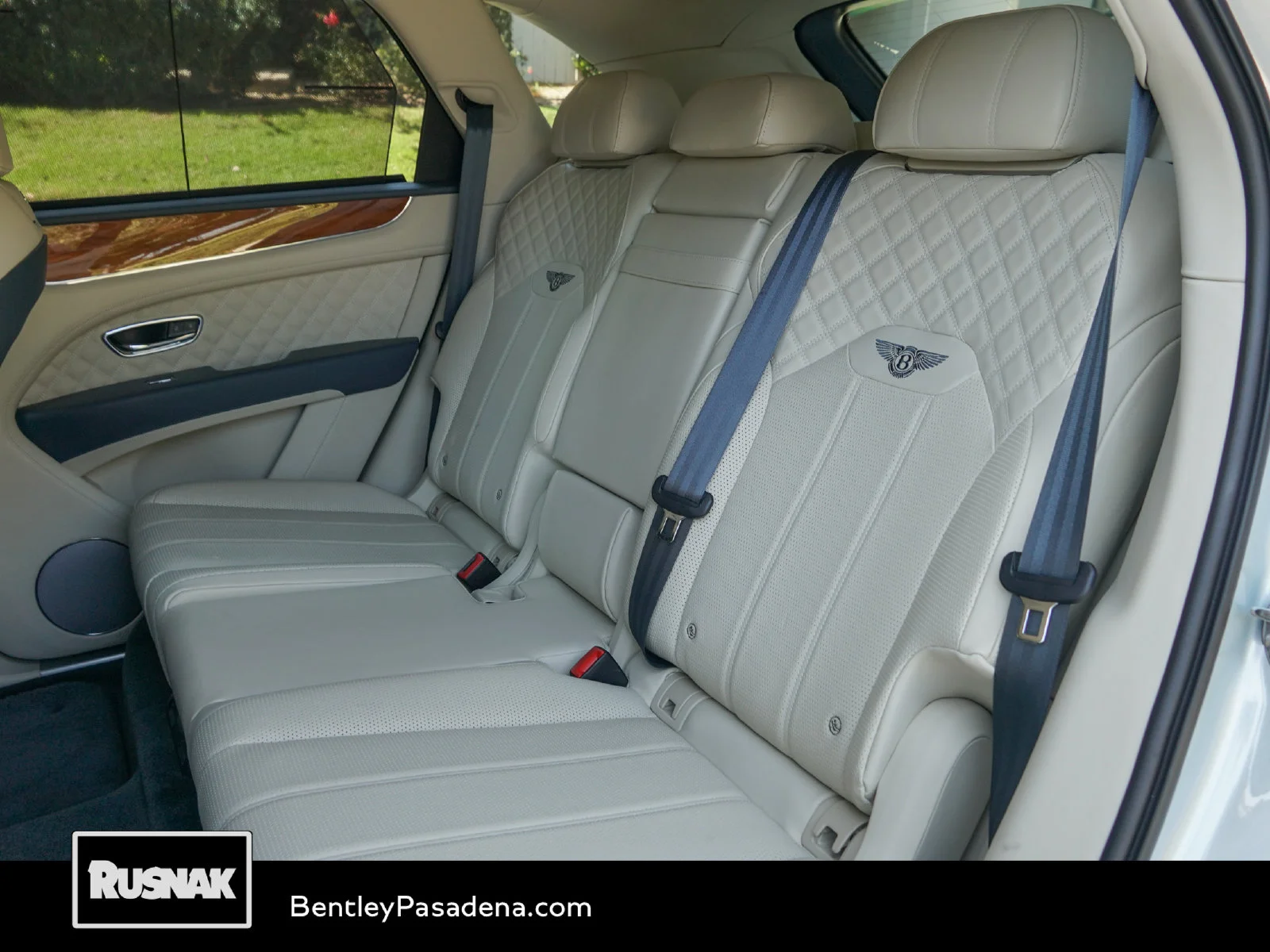 Certified Used 2023 Breeze by Mulliner Bentley Azure image 24