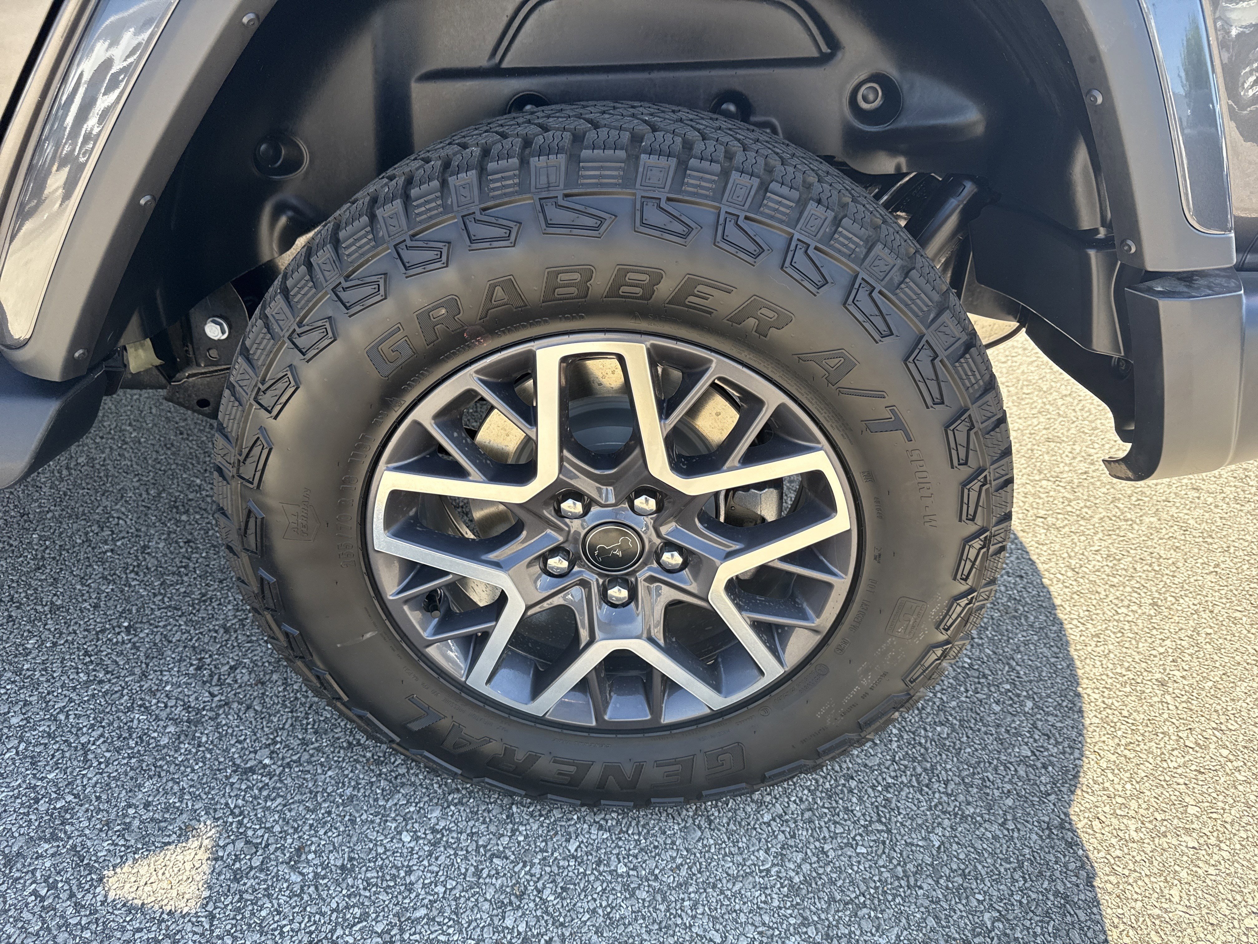 New 2026 Granite Crystal Metallic Clear-Coat Exterior Paint Jeep Sahara image 19