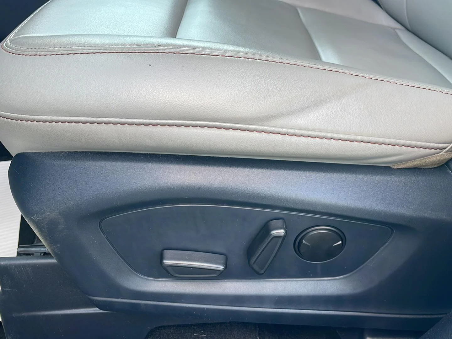 Used 2025 Star White Metallic Tri-Coat Ford Active image 12