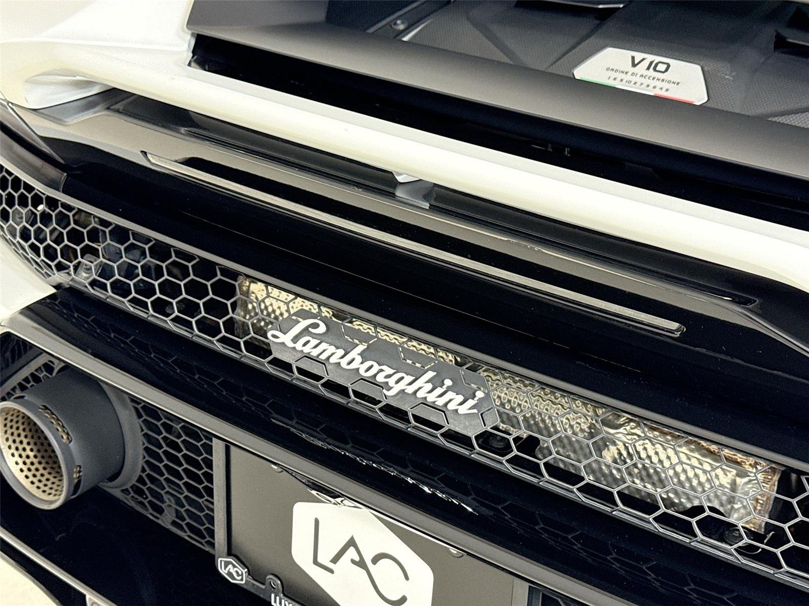Used 2022 Bianco Canopus Lamborghini  image 38